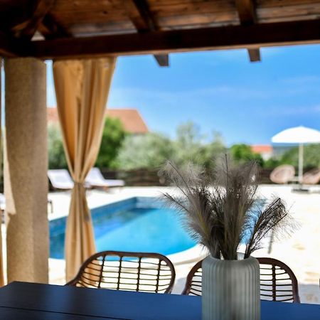 Wonderful Holiday House Bruno With Heated Pool Задар Екстериор снимка
