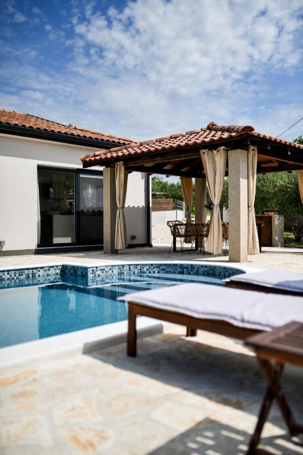 Wonderful Holiday House Bruno With Heated Pool Задар Екстериор снимка