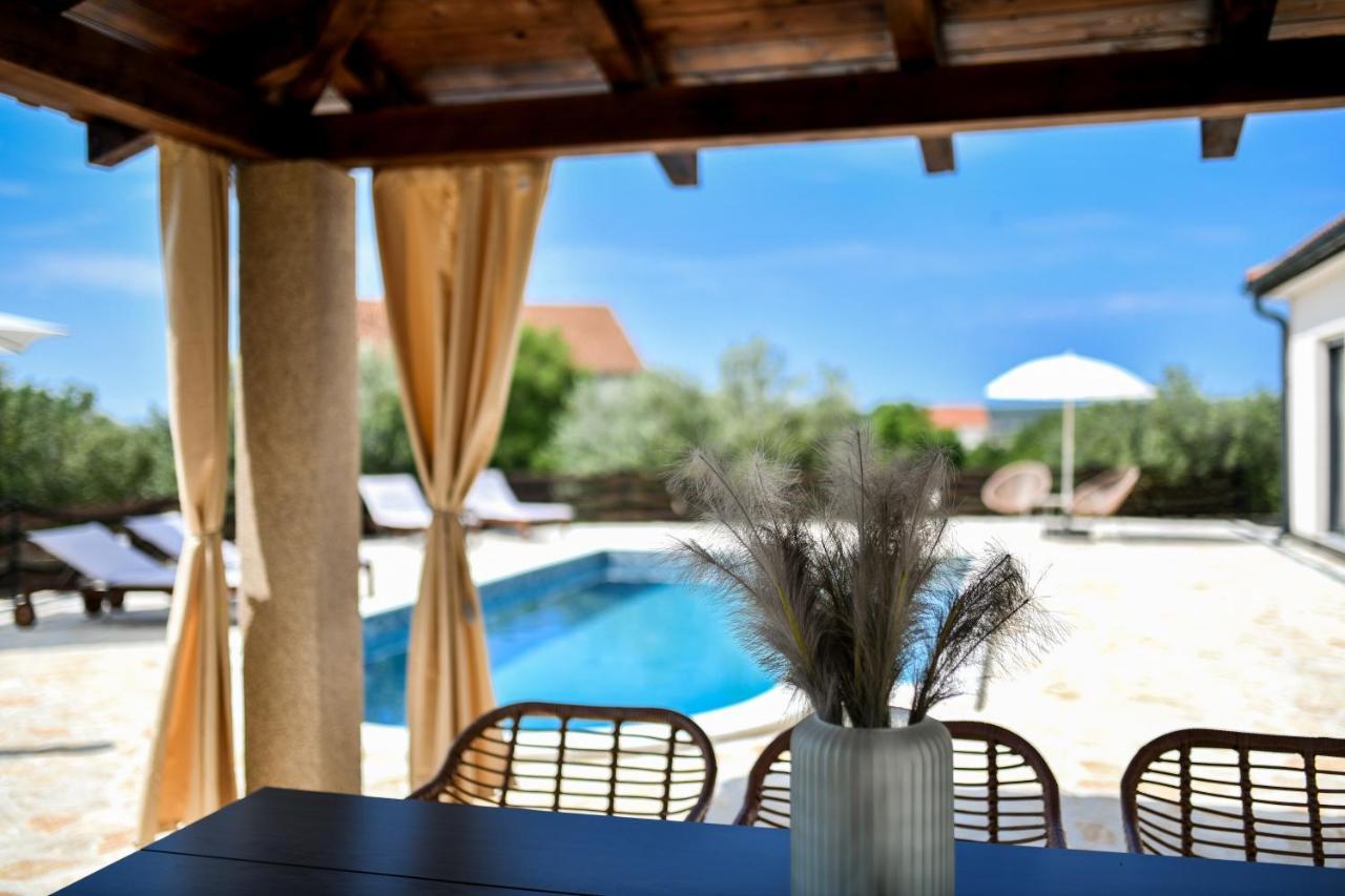 Wonderful Holiday House Bruno With Heated Pool Задар Екстериор снимка