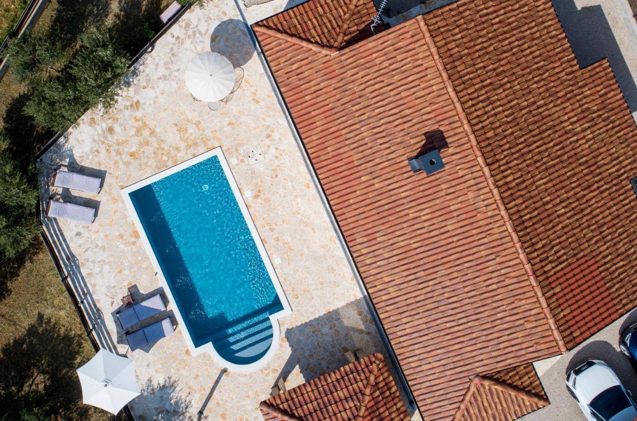 Wonderful Holiday House Bruno With Heated Pool Задар Екстериор снимка