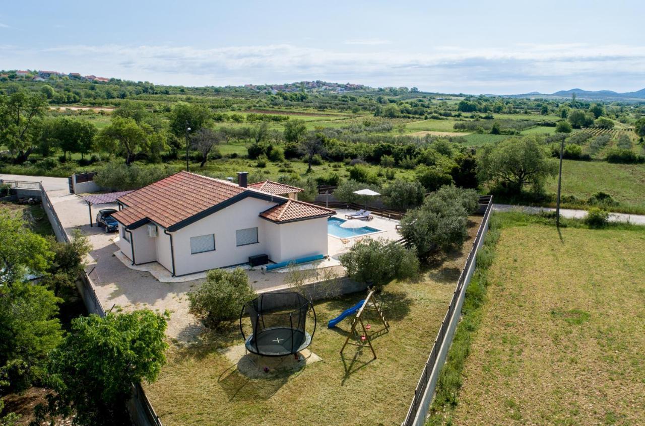 Wonderful Holiday House Bruno With Heated Pool Задар Екстериор снимка